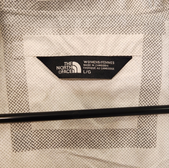 The North Face Women's White Jacket - Picture 3 of 7